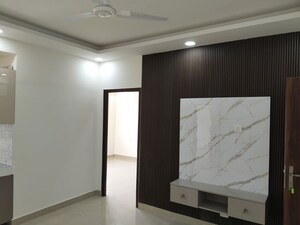 Room in 2 BHK Apartment at Suncity Avenue 76, Sector 76 – for Rent