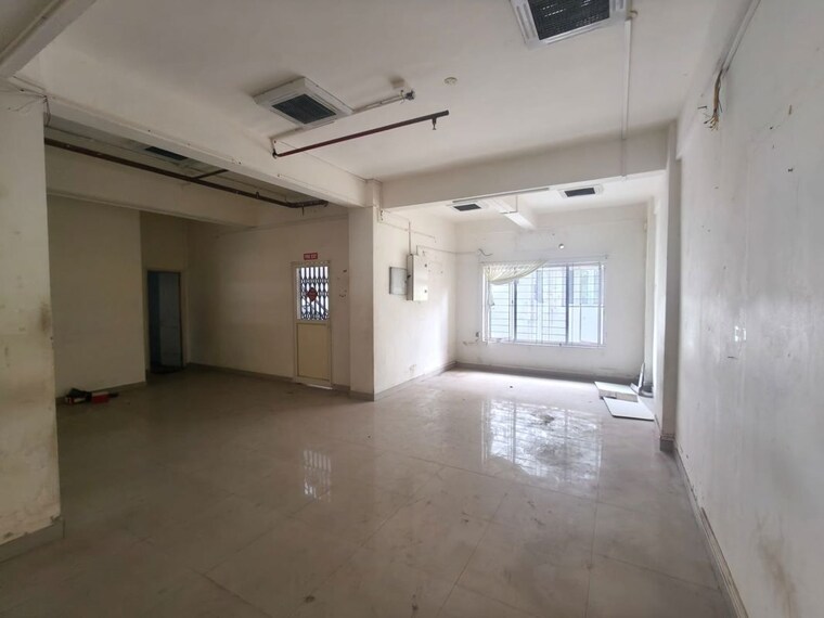 Room, panampally nagar Commercial Office Space 3600 Sq.Ft. In Panampally Nagar Kochi 10115775