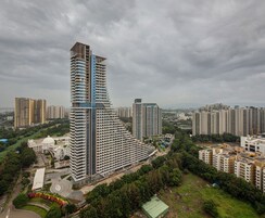 3 BHK + Servant Room Apartment For Sale in Amanora Gateway Towers