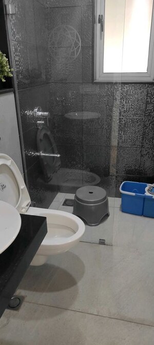 Bathroom in 3 BHK Apartment at Amanora Gateway Towers, Hadapsar – for Sale