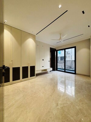 Room in 3 BHK Builder Floor at BPTP Green Oaks, Sector 70a – for Sale