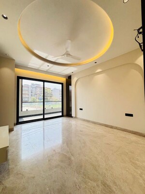 Room in 3 BHK Builder Floor at BPTP Green Oaks, Sector 70a – for Sale