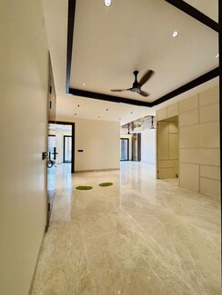 3 BHK + Servant Room Builder Floor For Sale in BPTP Green Oaks