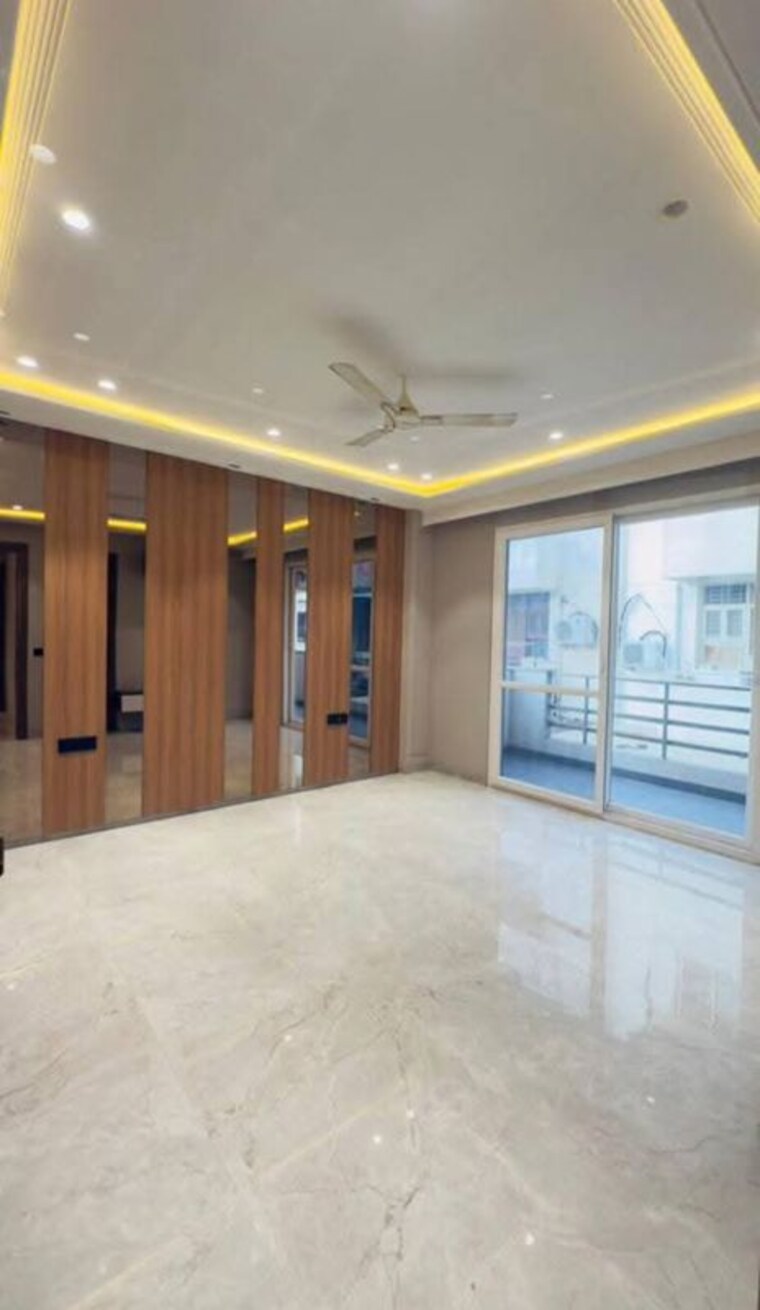 Room, auram-floor 4 Bedroom 280 Sq.Yd. Builder Floor In South City 2 Gurgaon 10115830