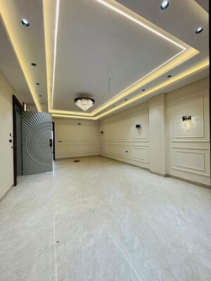 Room in 4 BHK Builder Floor at Anant Raj Ashok Estate, Sector 63a – for Sale