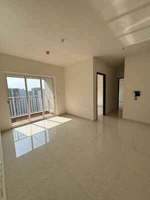 Room in 2 BHK Apartment at Lodha Amara, Kolshet Road – for Rent