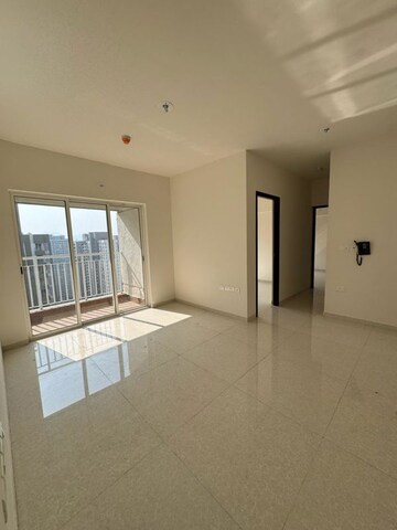 Room in 2 BHK Apartment at Lodha Amara, Kolshet Road – for Rent