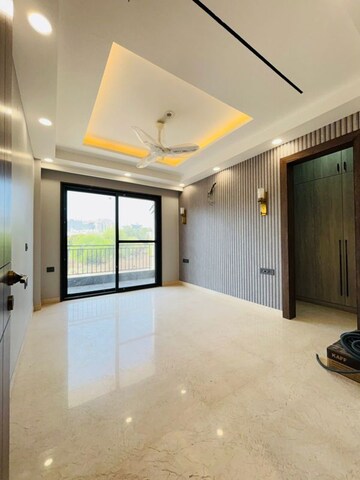 Room in 3 BHK Builder Floor at BPTP Green Oaks, Sector 70a – for Sale