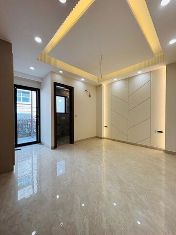 Room in 3 BHK Builder Floor at BPTP Green Oaks, Sector 70a – for Sale