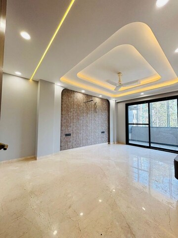 Room in 3 BHK Builder Floor at BPTP Green Oaks, Sector 70a – for Sale