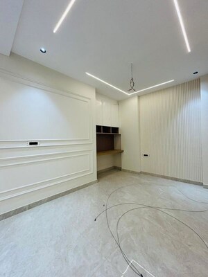 Room in 3 BHK Builder Floor at BPTP Green Oaks, Sector 70a – for Sale