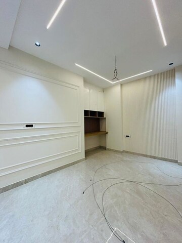 Room in 3 BHK Builder Floor at BPTP Green Oaks, Sector 70a – for Sale