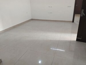 Room in 6 BHK Builder Floor at Sector 108 – for Rent