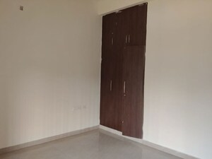 Room in 6 BHK Builder Floor at Sector 108 – for Rent