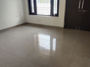 Room in 6 BHK Builder Floor at Sector 108 – for Rent