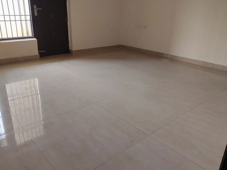 Room, sector 108 6 Bedroom 3600 Sq.Ft. Builder Floor In Sector 108 Noida 10115854
