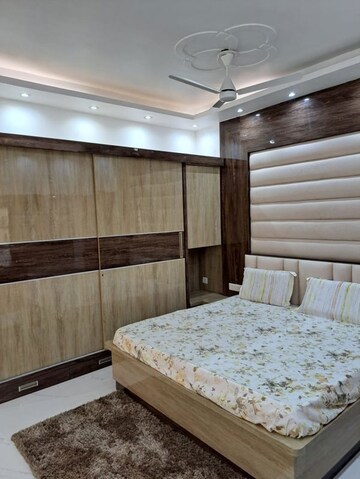 Bedroom in 6 BHK Builder Floor at Sector 108 – for Rent