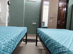 Bedroom in  Pg at Malad West – for Rent