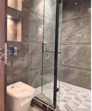 Bathroom in 4 BHK Apartment at Shalimar Belvedere Court, Gomti Nagar – for Rent