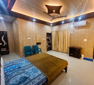 Bedroom in 4 BHK Apartment at Shalimar Belvedere Court, Gomti Nagar – for Rent