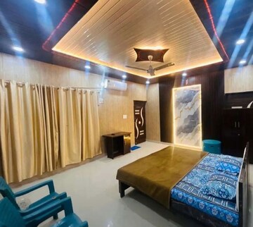 Bedroom in 4 BHK Apartment at Shalimar Belvedere Court, Gomti Nagar – for Rent