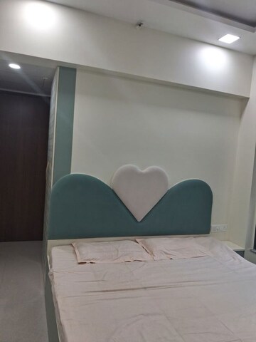 Master Bedroom in 2 BHK Apartment at Kalpataru Immensa F, Kolshet Road – for Rent