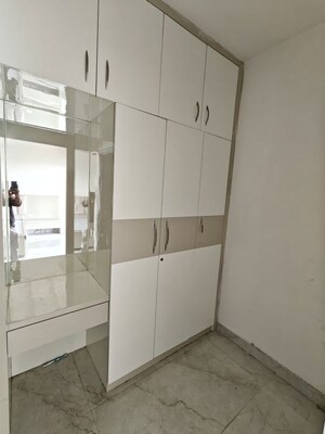 Room in 3.5 BHK Apartment at Rishita Mulberry Heights, Sushant Golf City – for Rent