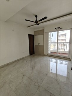 3.5 BHK + Servant Room Apartment For Rent in Rishita Mulberry Heights