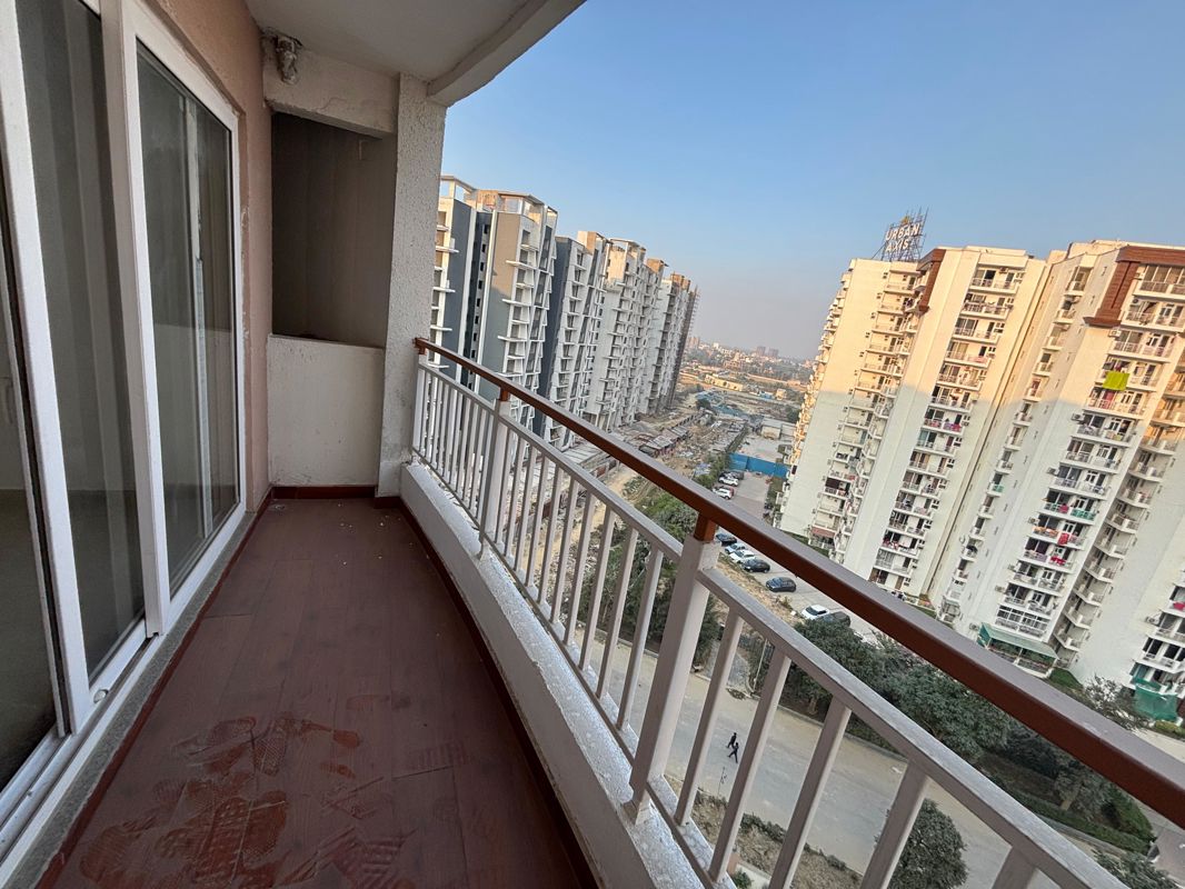 3.5 BHK + Servant Room Apartment For Rent in Rishita Mulberry Heights
