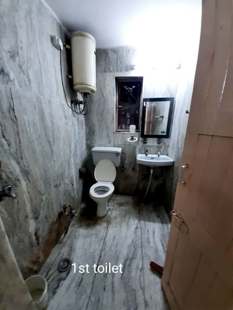Bathroom, south delhi 3 Bedroom 1800 Sq.Ft. Apartment In South Delhi Delhi 10115887