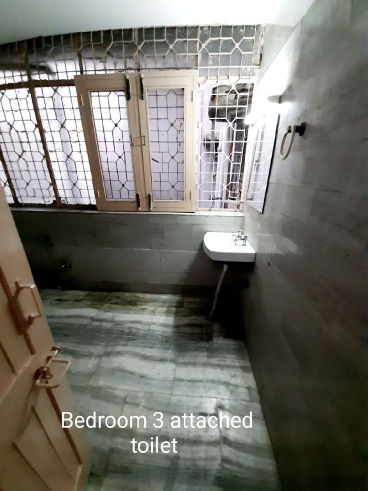 Bathroom, south delhi 3 Bedroom 1800 Sq.Ft. Apartment In South Delhi Delhi 10115887