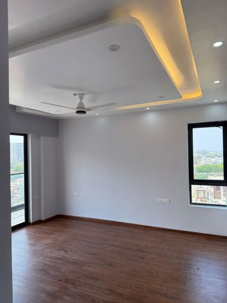 Room, one-oak-natura 3.5 Bedroom 2095 Sq.Ft. Apartment In Sushant Golf City Lucknow 10115891