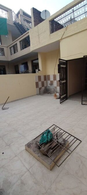 Room in 3 BHK Builder Floor at Krishna Palace Faridabad, Sector 15a – for Rent