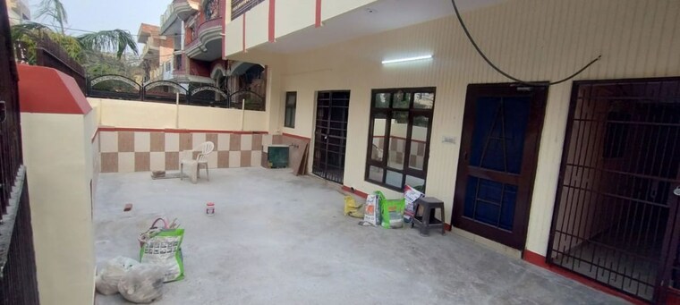 Parking, krishna-palace-faridabad 3 Bedroom 300 Sq.Yd. Builder Floor In Sector 15a Faridabad 10115893