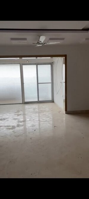 Room in 3 BHK Apartment at Embassy Icon, Infantry Road – for Sale