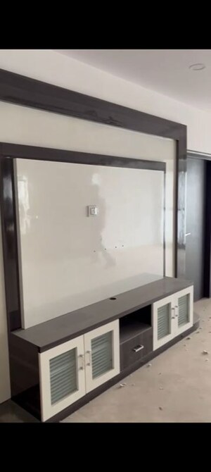 Room in 3 BHK Apartment at Embassy Icon, Infantry Road – for Sale