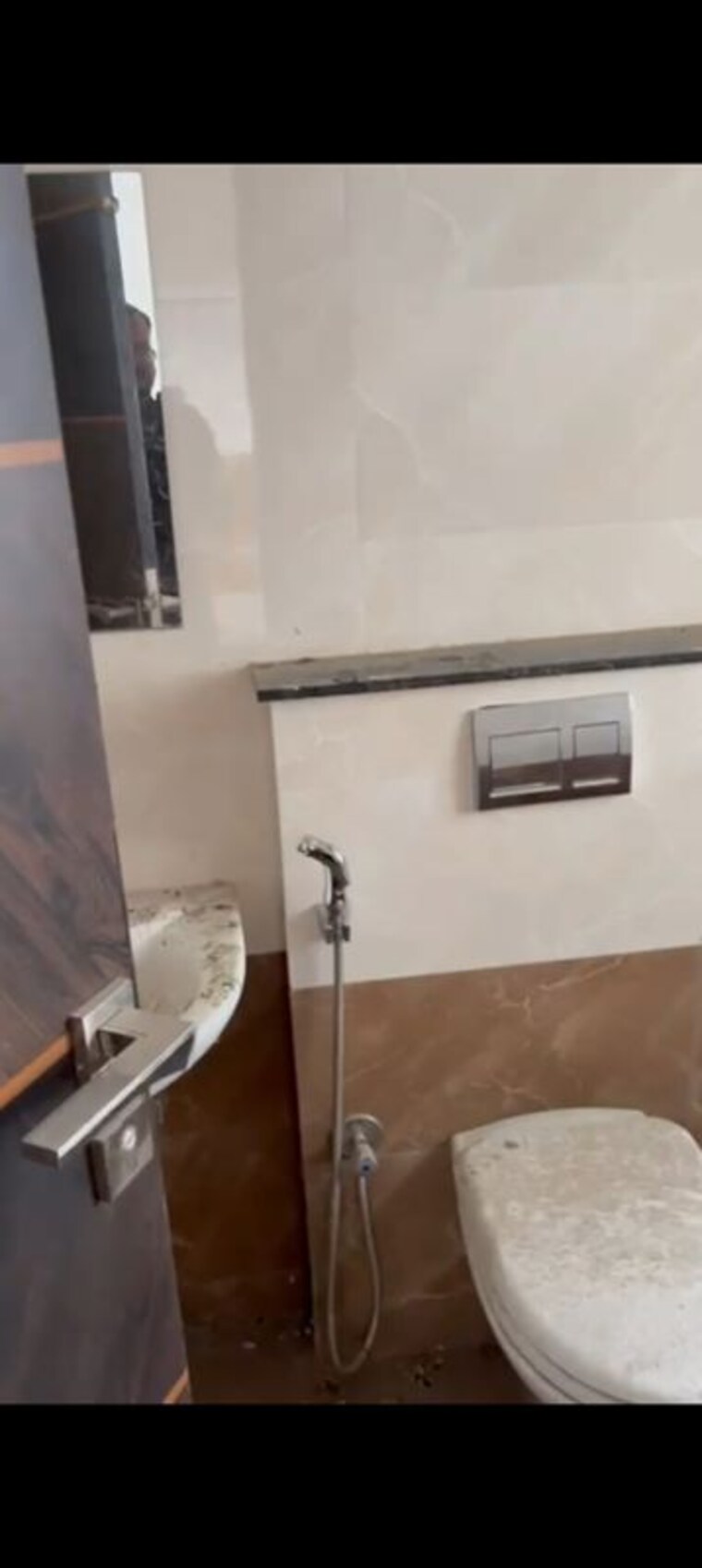 Bathroom, embassy-icon 3 Bedroom 2500 Sq.Ft. Apartment In Infantry Road Bangalore 9661301