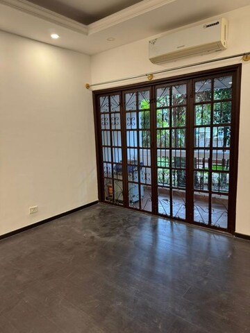 3 BHK Apartment For Sale in Lalazar Apartment, Palace Road