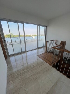 Room in 4 BHK Penthouse at Gold Platz, Richmond Town – for Sale