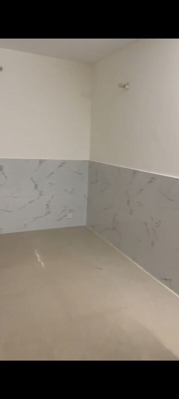 Room in 3 BHK Builder Floor at BPTP District 3, Sector 85 – for Rent