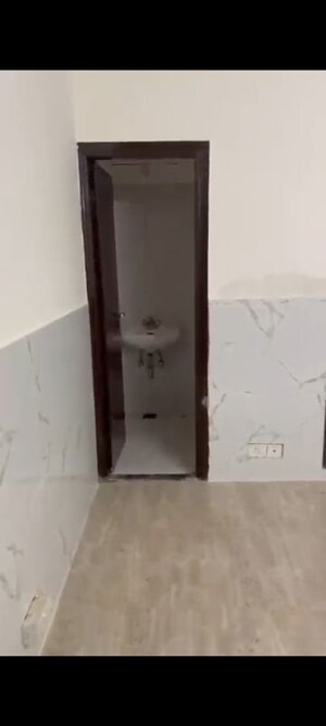 Room in 3 BHK Builder Floor at BPTP District 3, Sector 85 – for Rent