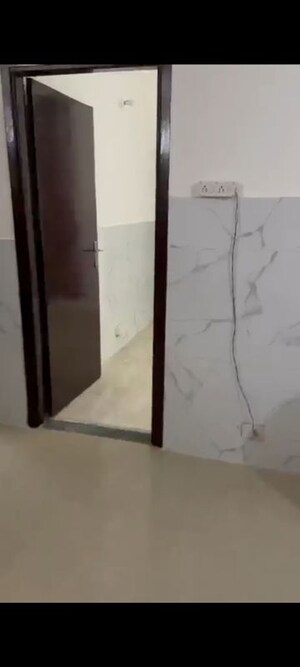 Room in 3 BHK Builder Floor at BPTP District 3, Sector 85 – for Rent