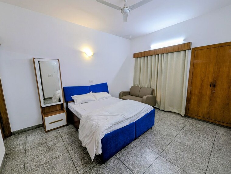 Bedroom, crown-plaza-mall 5 Bedroom 350 Sq.Yd. Independent House In Sector 15a Faridabad 10115916