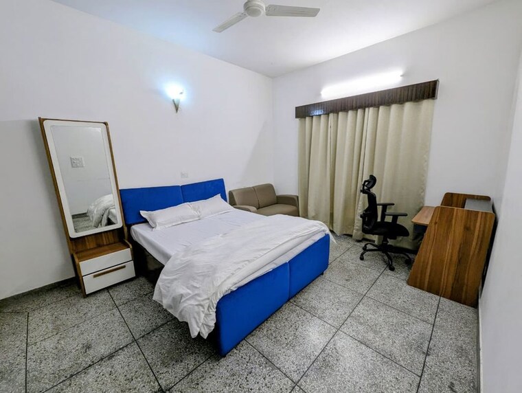 Bedroom, crown-plaza-mall 5 Bedroom 350 Sq.Yd. Independent House In Sector 15a Faridabad 10115916