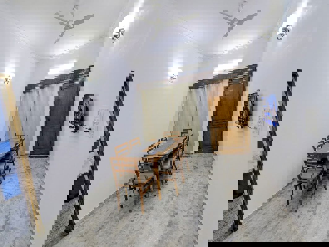 5 BHK + Extra Room 350 Sq.Yd. Independent House in Crown Plaza Mall