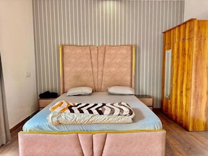 1 BHK Apartment For Rent in Ambience Creacions, Sector 22