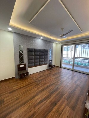 Room in 3 BHK Apartment at Ambience Creacions, Sector 22 – for Rent