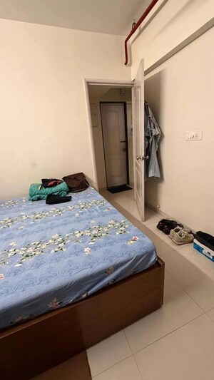 Bedroom in 3 BHK Apartment at Andheri West – for Rent