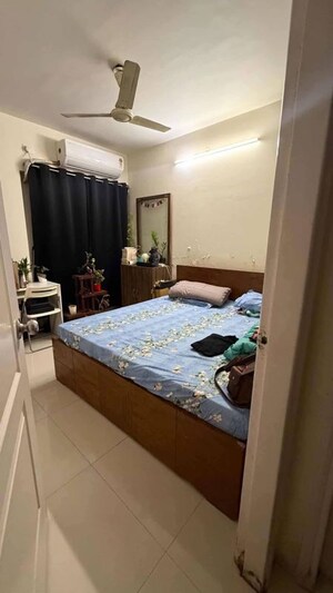 Bedroom in 3 BHK Apartment at Andheri West – for Rent
