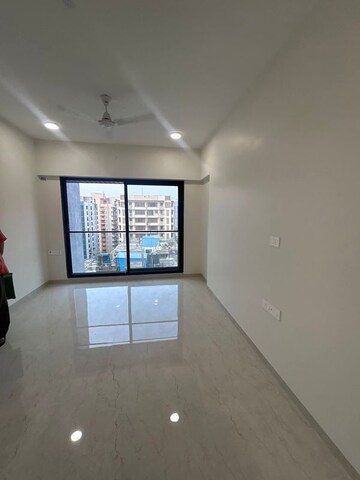 Room in 2.5 BHK Apartment at Pentagon Mantri Our Home, Andheri West – for Rent